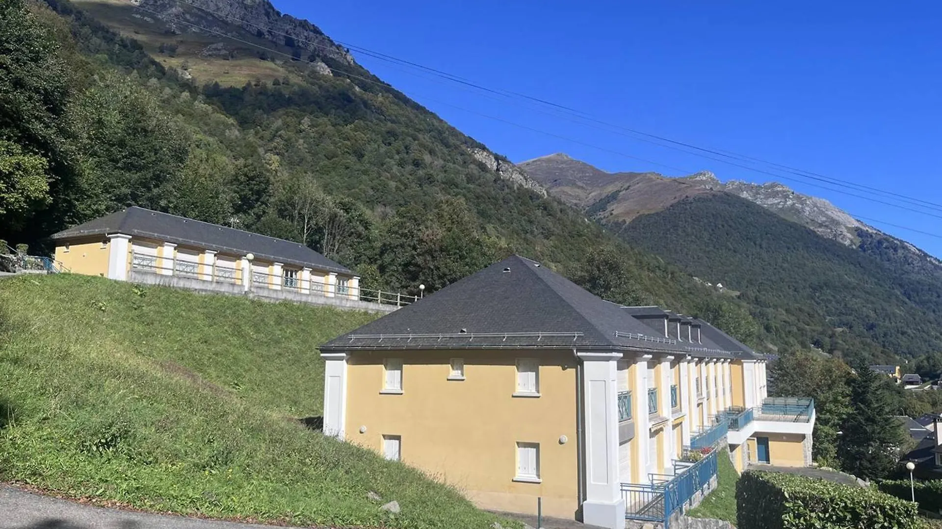 Appartement Avec Terrasse Et Parking, 2 Chambres, Au Coeur Des Montagnes - Fr-1-812-90 Cauterets Apartment