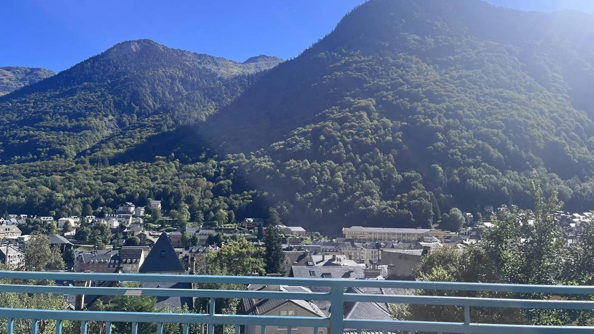 Appartement Avec Terrasse Et Parking, 2 Chambres, Au Coeur Des Montagnes - Fr-1-812-90 Cauterets 0*,